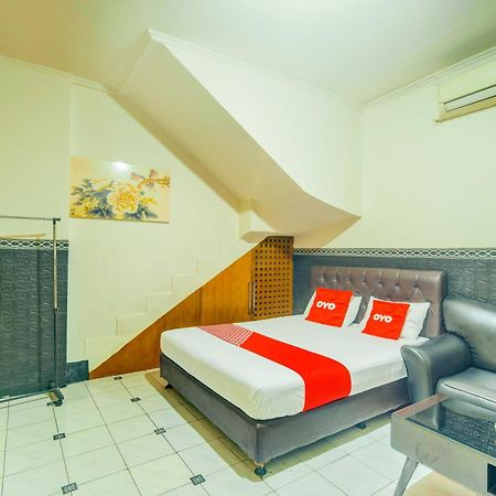 Oyo 93132 Modom Homestay Near Rs Islam Jakarta Pondok Kopi Bagian luar foto