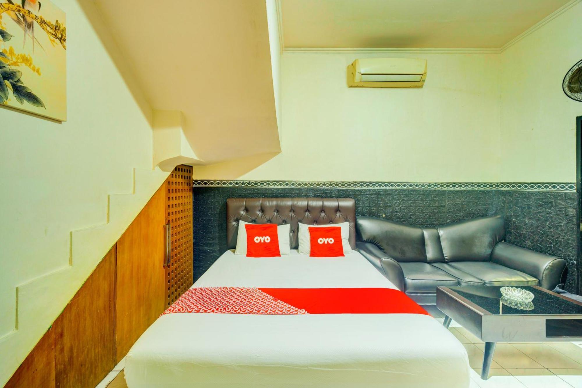 Oyo 93132 Modom Homestay Near Rs Islam Jakarta Pondok Kopi Bagian luar foto
