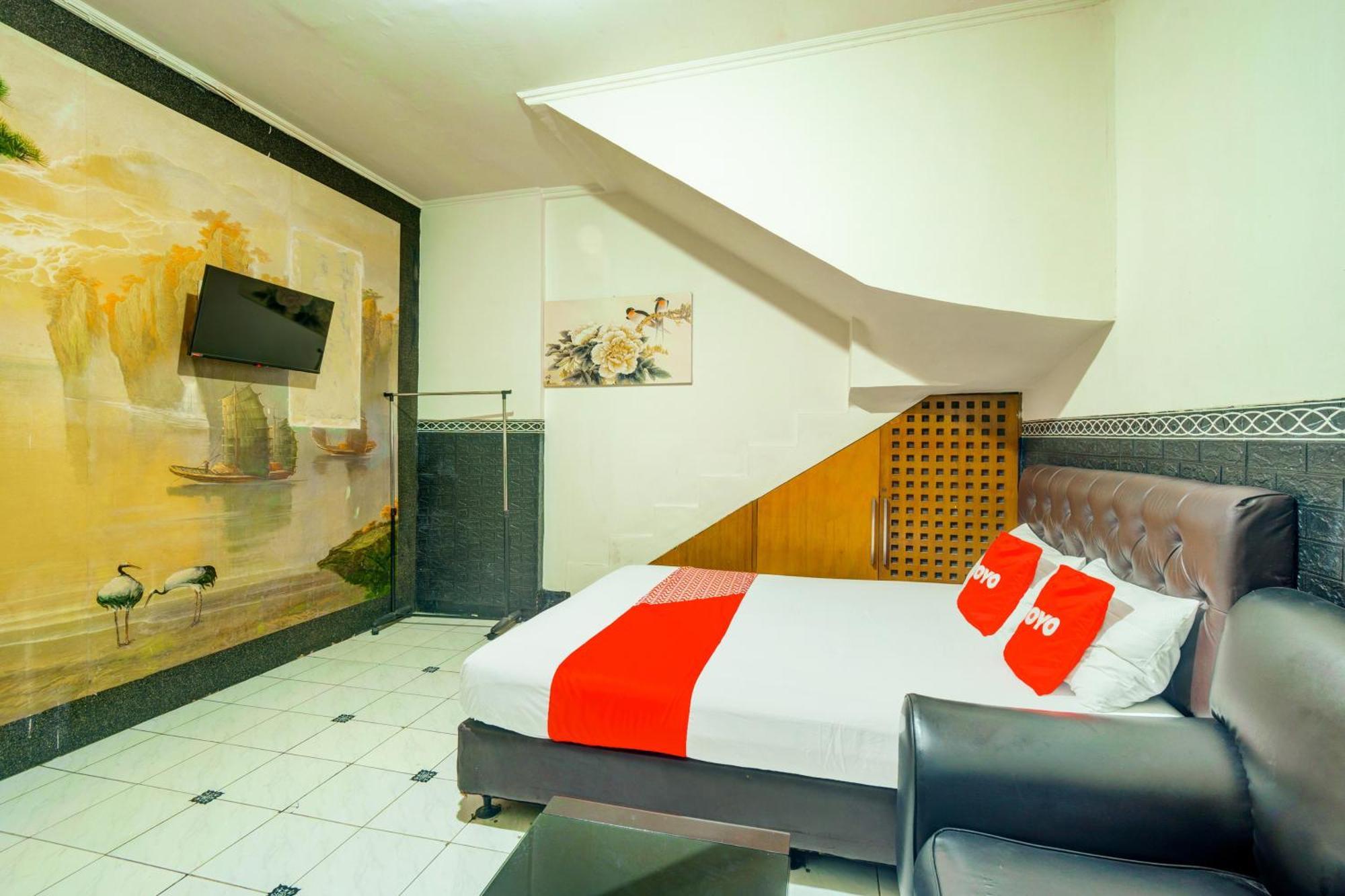 Oyo 93132 Modom Homestay Near Rs Islam Jakarta Pondok Kopi Bagian luar foto