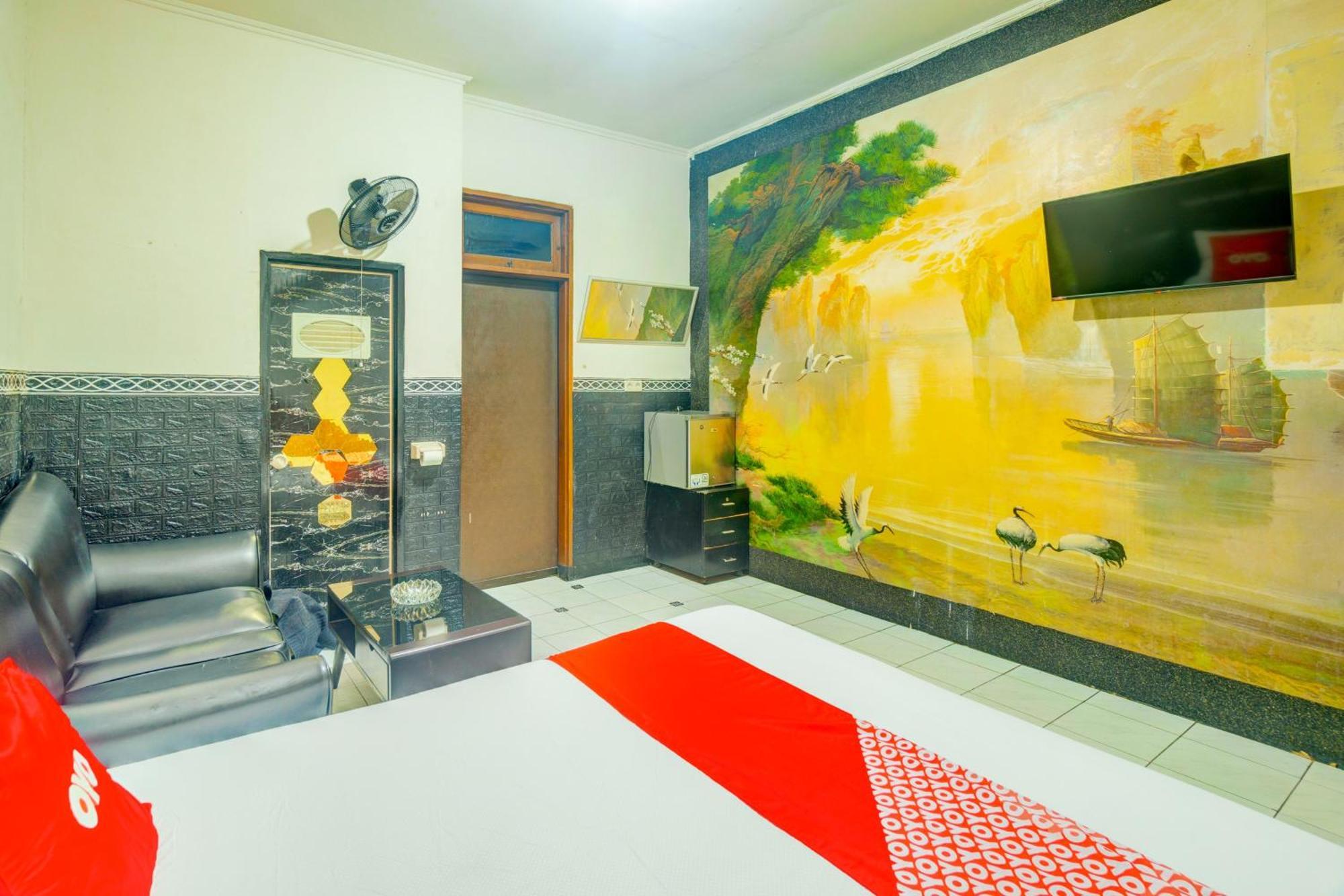 Oyo 93132 Modom Homestay Near Rs Islam Jakarta Pondok Kopi Bagian luar foto