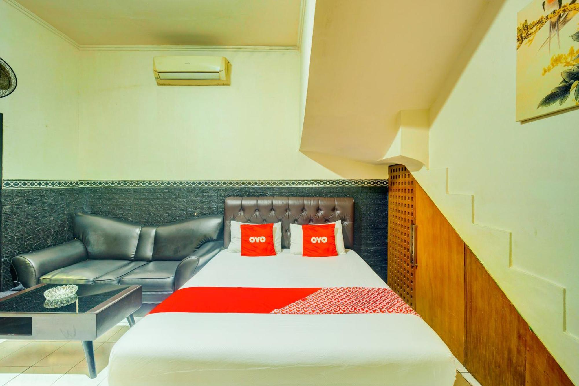 Oyo 93132 Modom Homestay Near Rs Islam Jakarta Pondok Kopi Bagian luar foto