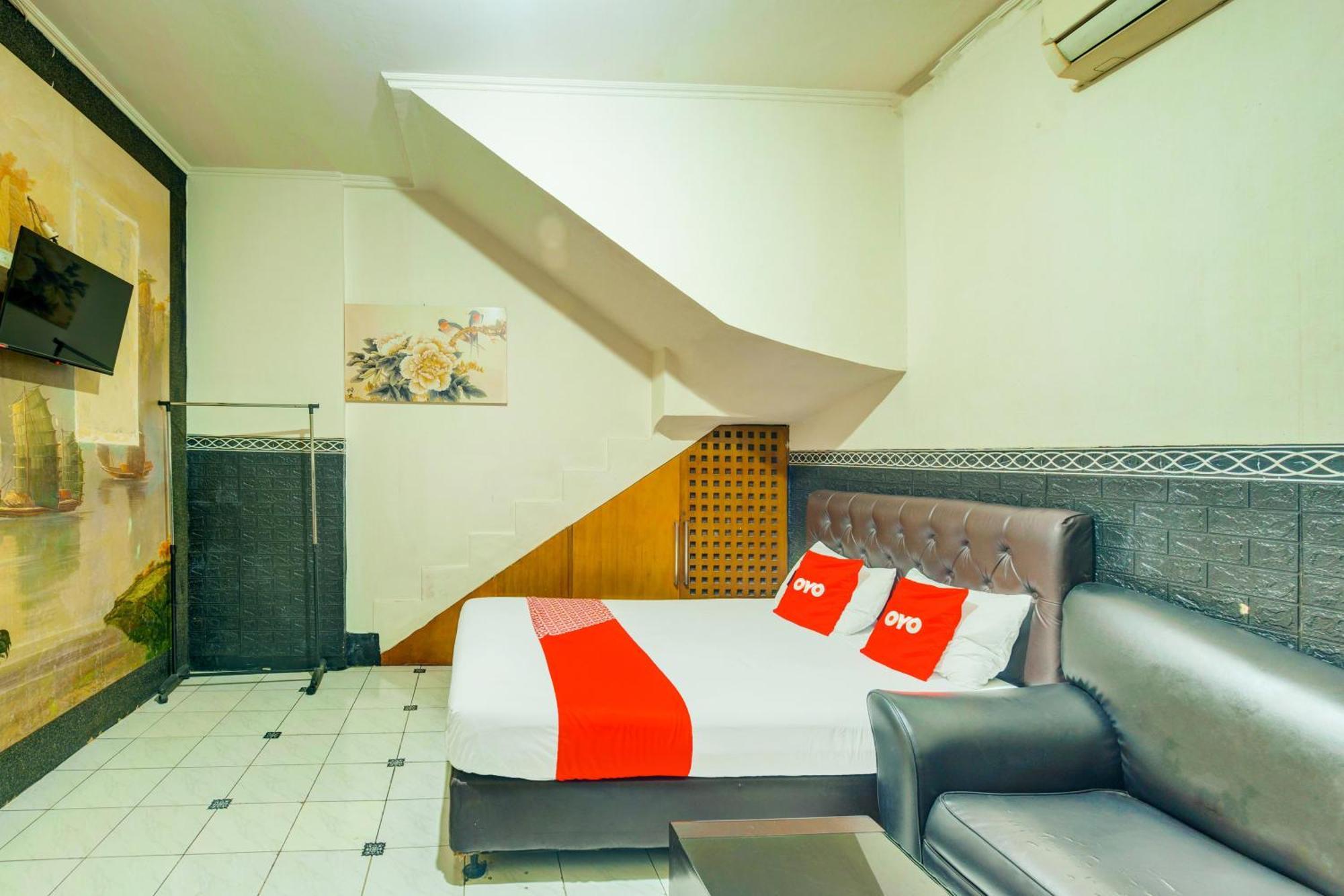 Oyo 93132 Modom Homestay Near Rs Islam Jakarta Pondok Kopi Bagian luar foto