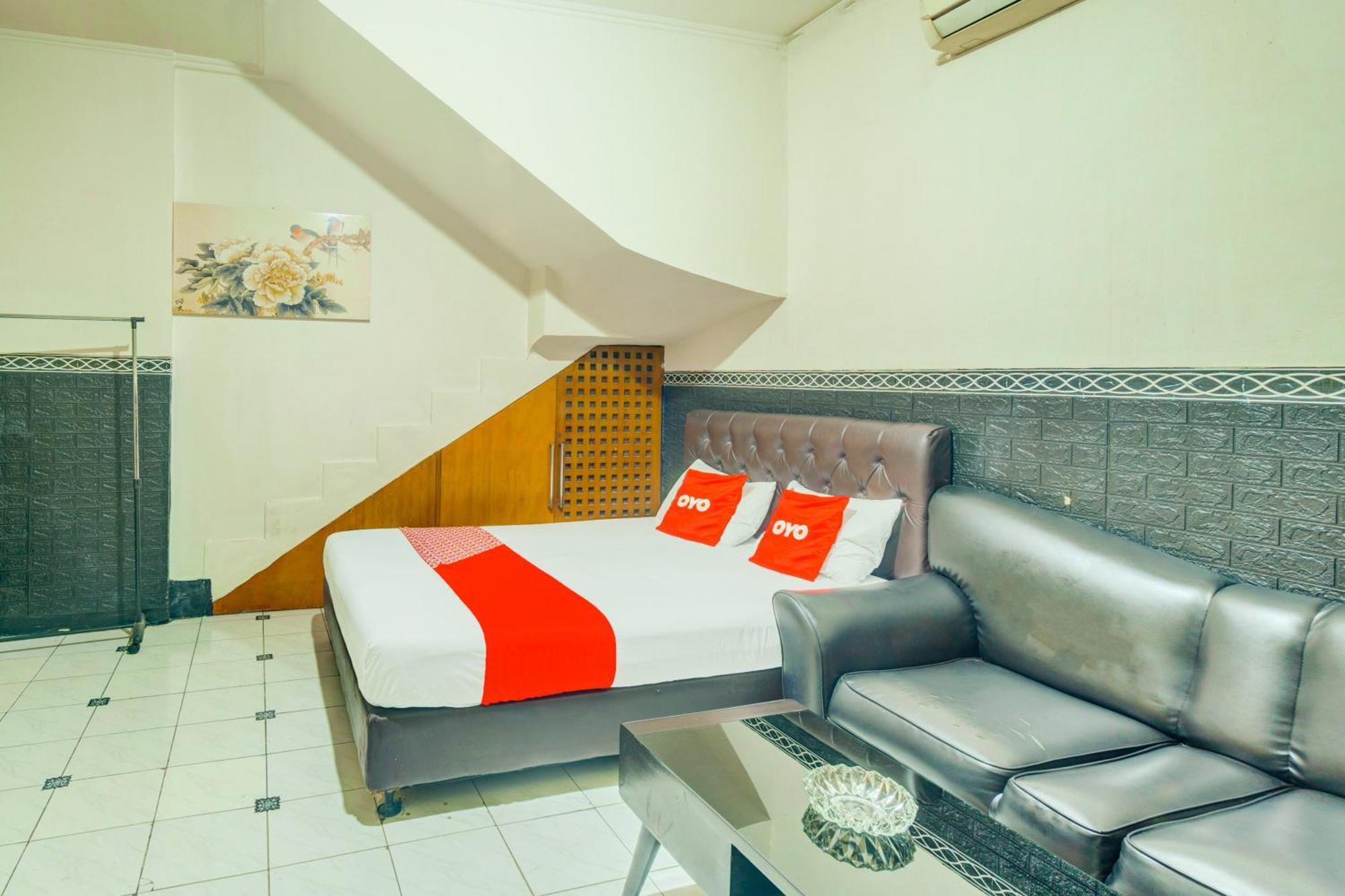 Oyo 93132 Modom Homestay Near Rs Islam Jakarta Pondok Kopi Bagian luar foto