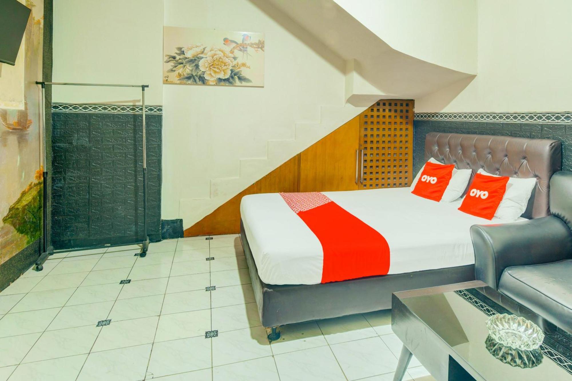 Oyo 93132 Modom Homestay Near Rs Islam Jakarta Pondok Kopi Bagian luar foto